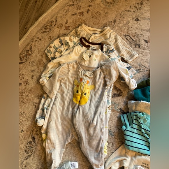 SOLD - Bundle of newborn baby clothes - Picture 3 of 5